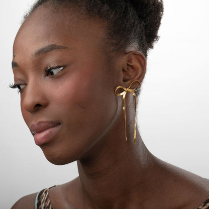 Pendientes Lazo Herringbone · Acero Inoxidable Baño Oro 18K · Edición Limitada