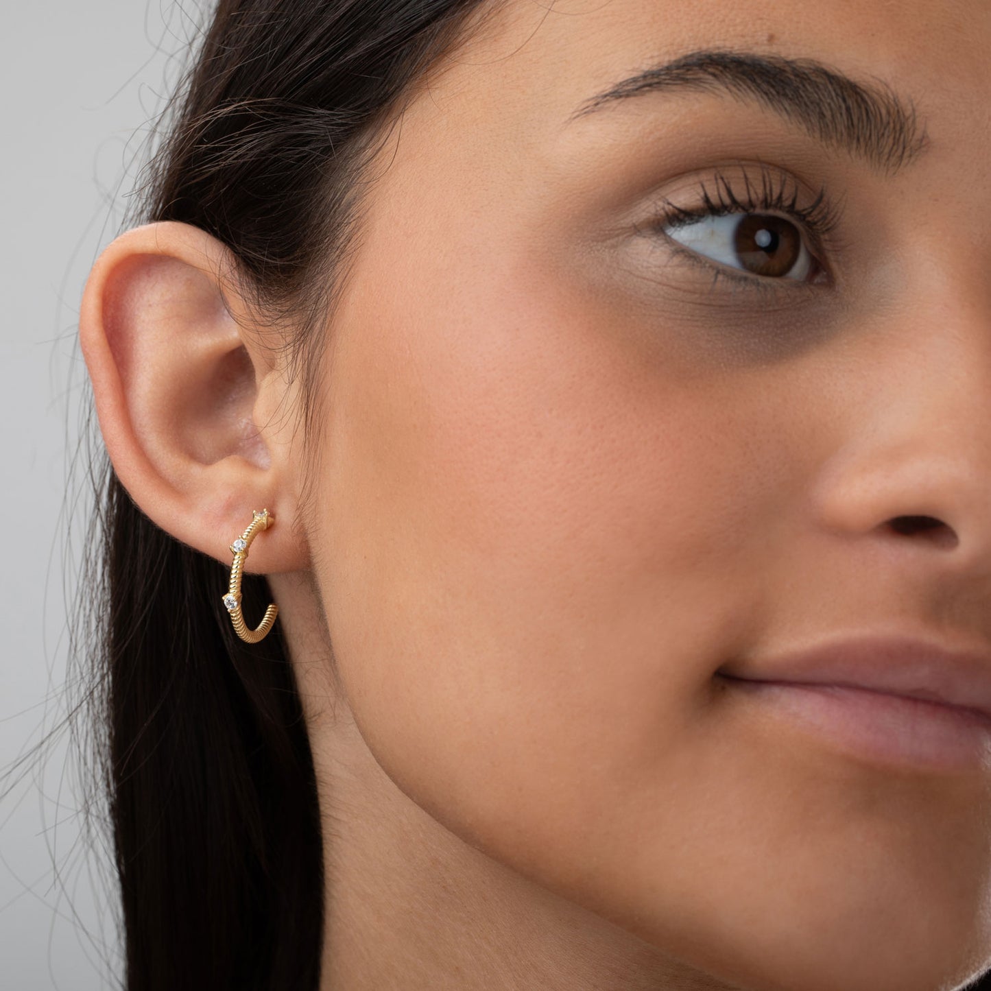 Pendientes Semi Aro Gold Shine – Plata de Ley 925 con Baño de Oro 18k