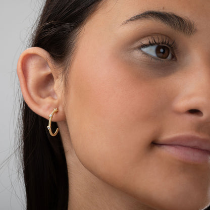 Pendientes Semi Aro Gold Shine – Plata de Ley 925 con Baño de Oro 18k