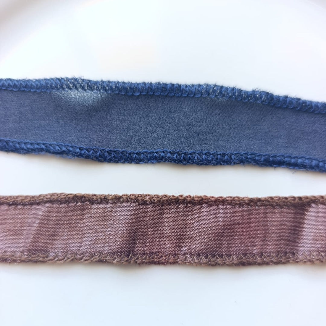 Collar Virgen de los Desamparados — cinta de seda y acero bañado en oro 18k