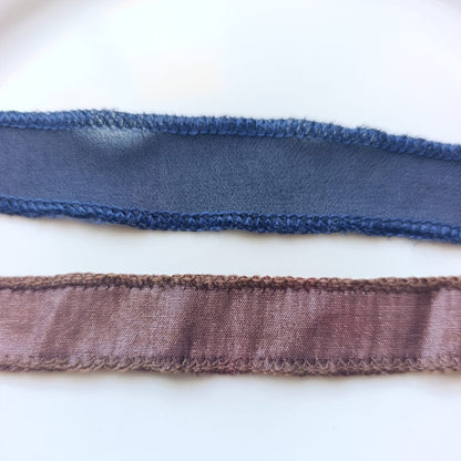 Collar Virgen de los Desamparados — cinta de seda y acero bañado en oro 18k